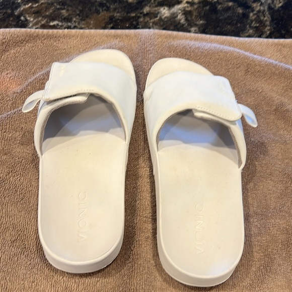 Vionic Pool Slides - Picture 2 of 5